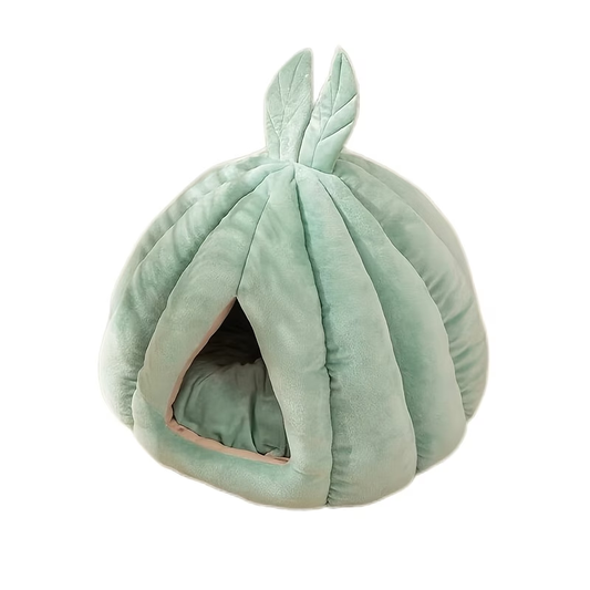 Pumpkin-shaped cat bed—the perfect place to enjoy a relaxing sleep.